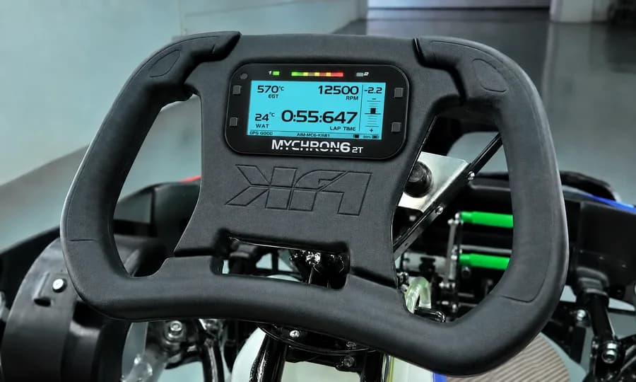 Volante KF1 con display AiM MyChron6 2T